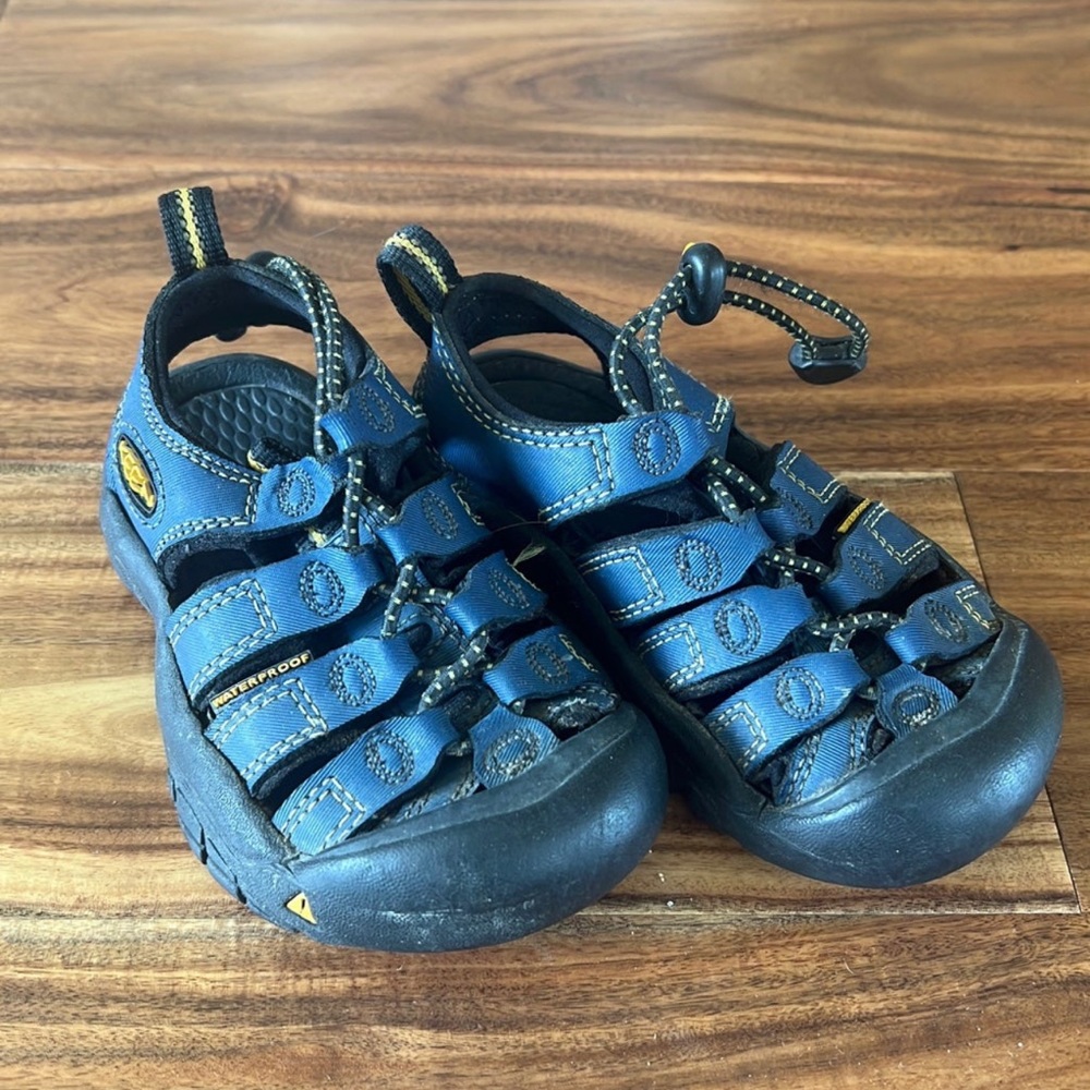 Toddler sz 8 Keens